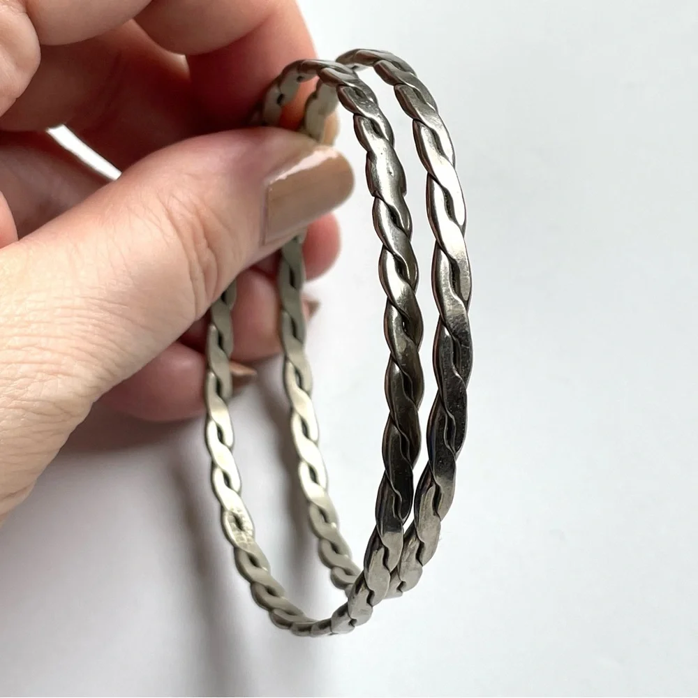 Pair of vintage unmarked sterling? flat twist link Mexico bangle bracelets